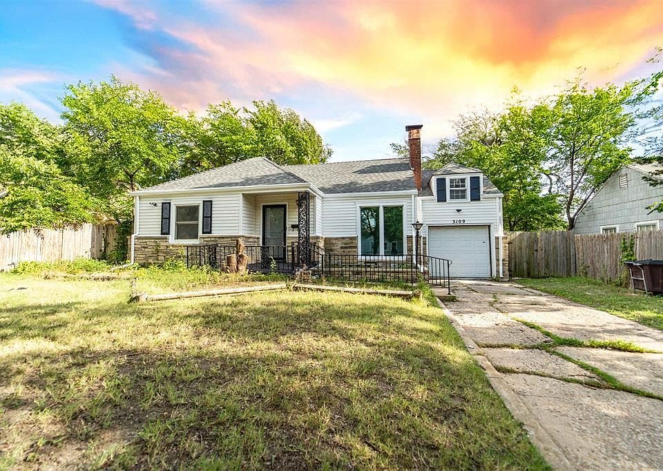 1st image of 3109 E Maplewood Dr