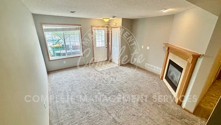 2 bed, 1.5 bath, 1228 sqft, $1,995 — Photo 2