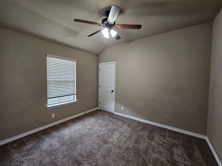 6211 Newcastle Dr — Photo 26