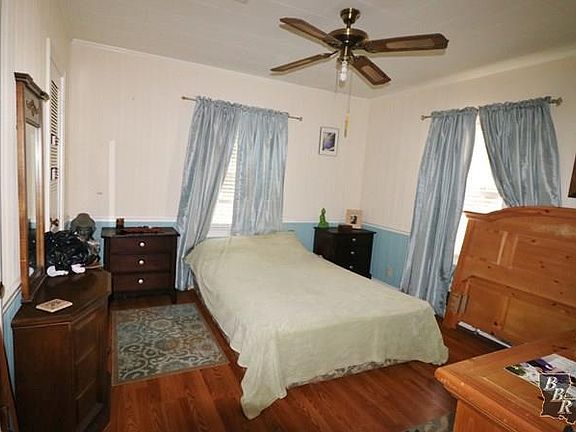 2nd image of 114 W 210th St