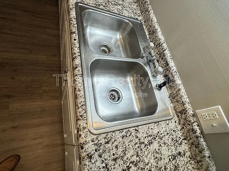 2260 Sherwood Ave #E — Photo 12