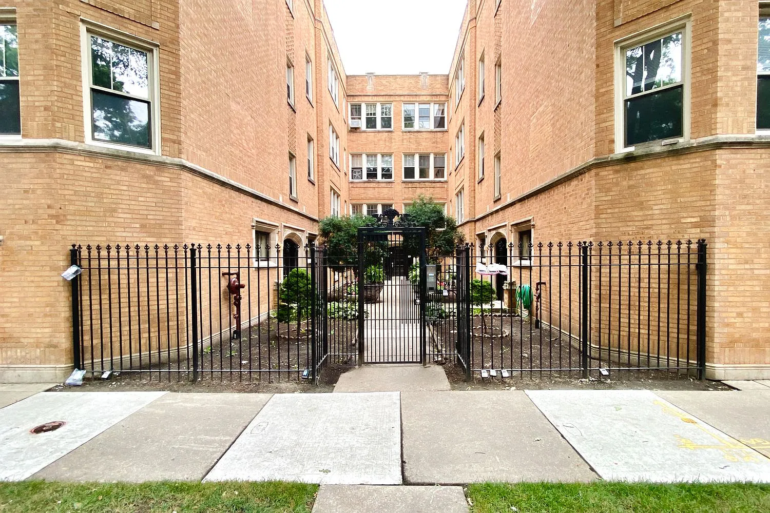 2450-58 W. Wilson/4601-11 N. Campbell — Photo 1