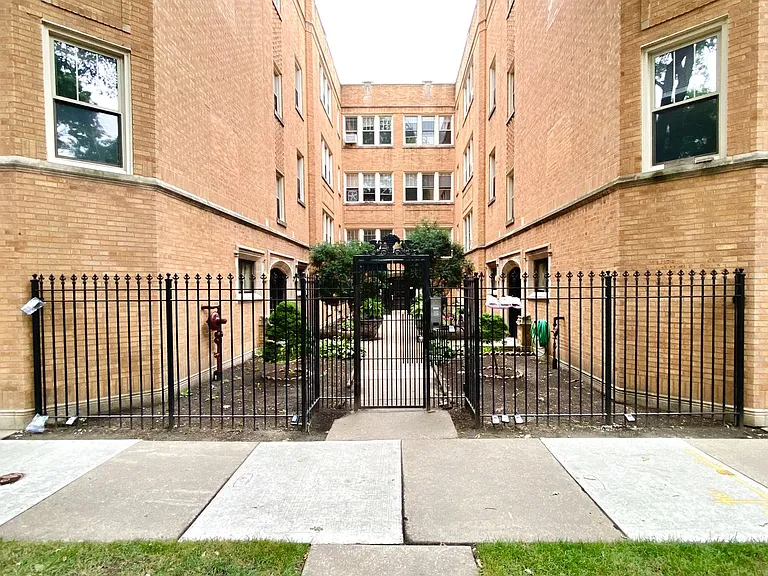 2450-58 W. Wilson/4601-11 N. Campbell — Photo 1