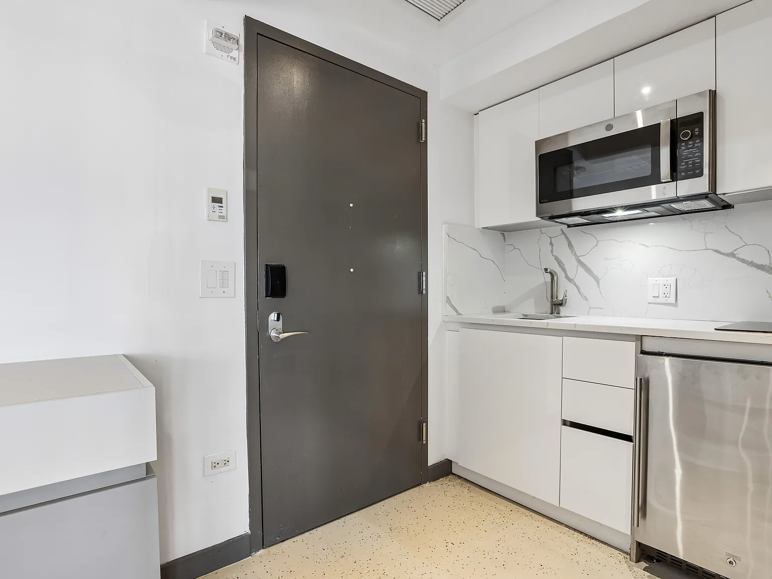 810 Gibson Residences — Photo 3