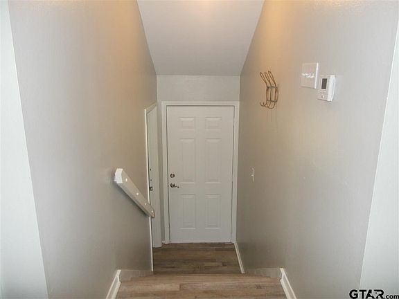 4th image of 220 E Holly Hill Cir