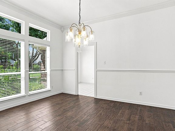 3rd image of 1605 Green Tree Dr