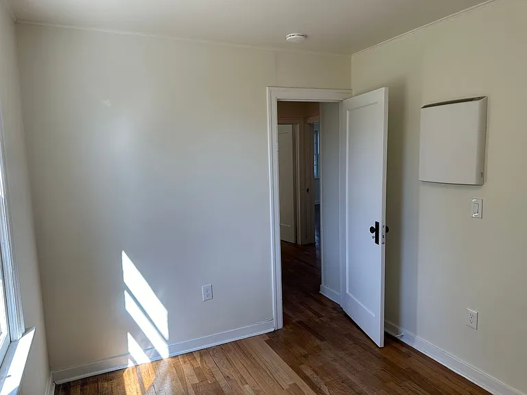 1560 Robert St — Photo 18