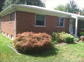3rd image of 11043 Denne St