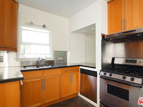 5th image of 547 Brooks Ave