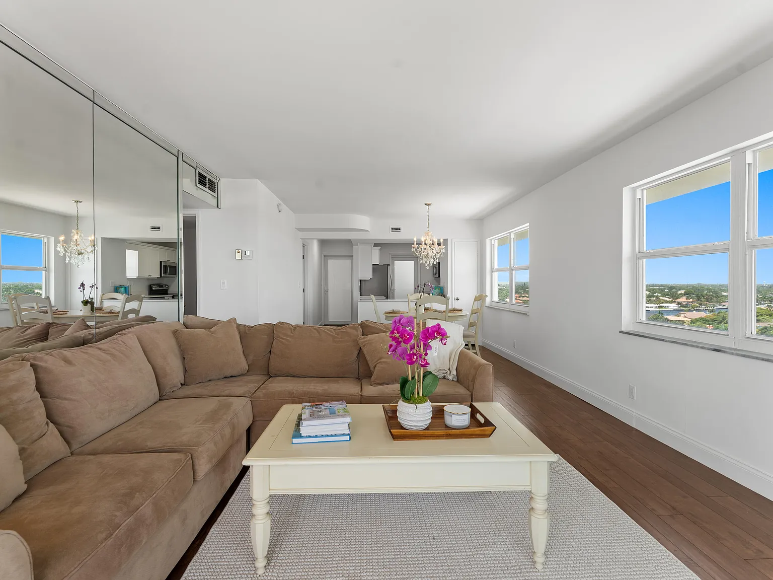 2 bed, 2.0 bath, 975 sqft, $3,200 — Photo 4