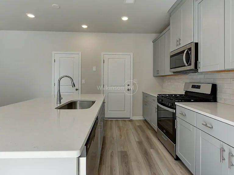 1152 Harland St — Photo 12