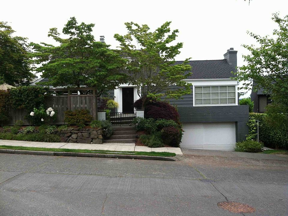 2nd image of 4520 E Laurel Dr NE