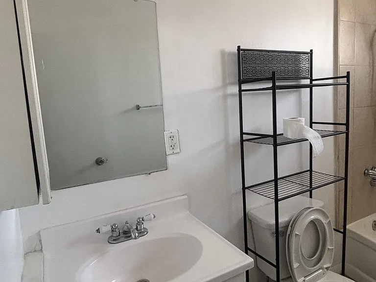 913 E Hyde Park Blvd #B — Photo 6
