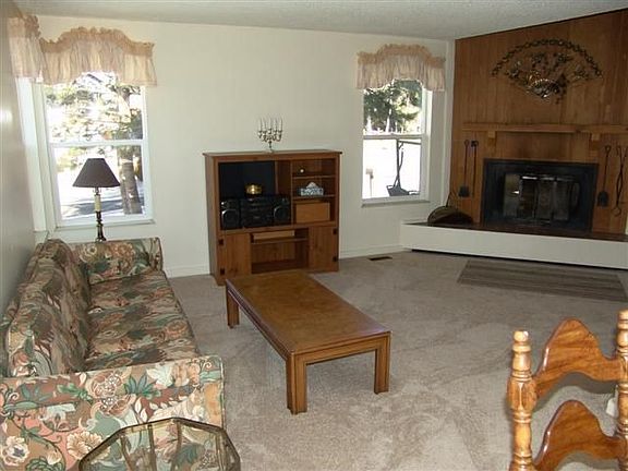 Spacious Living Room & Fireplace