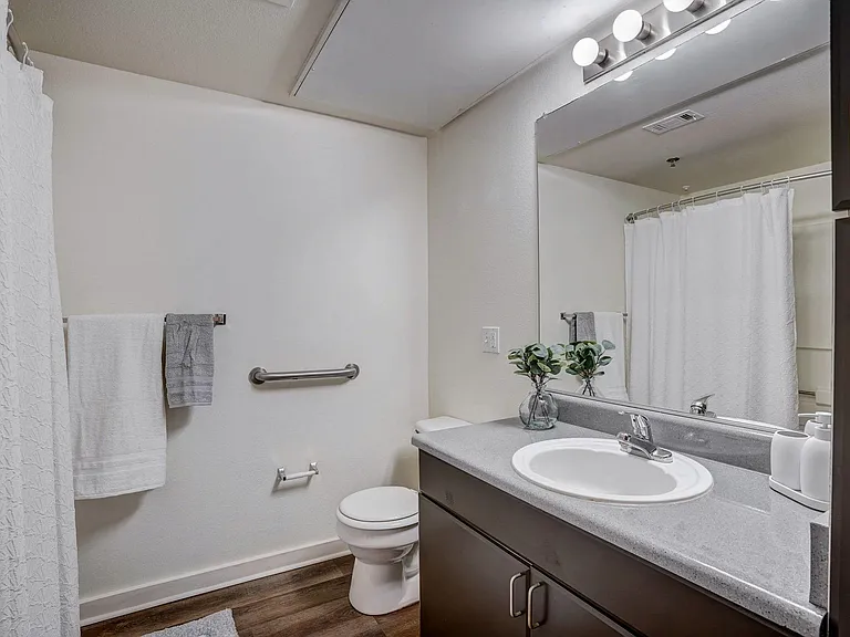Lincoln Pointe Lofts- Income Restricted — Photo 13