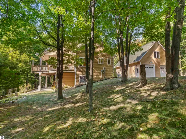 449 Beech St, Frankfort, MI 49635