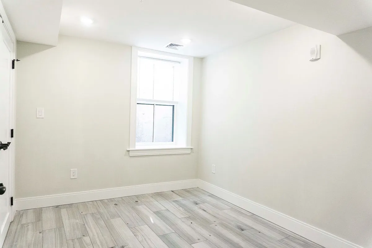 Building Photo - 66 Linden St #7