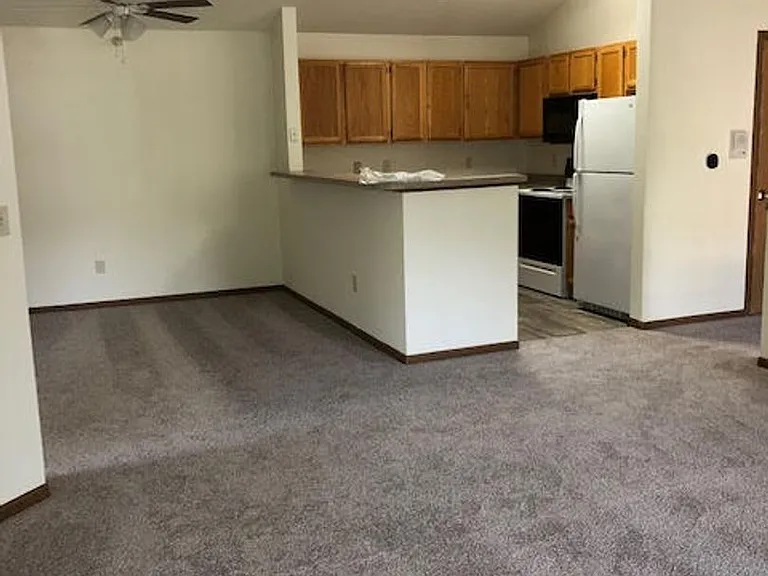 Hollow Creek IV Apartments — Photo 3
