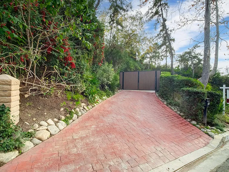 4732 Del Moreno Dr — Photo 89