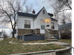 8318 Jackson Ave, Warren, MI 48089