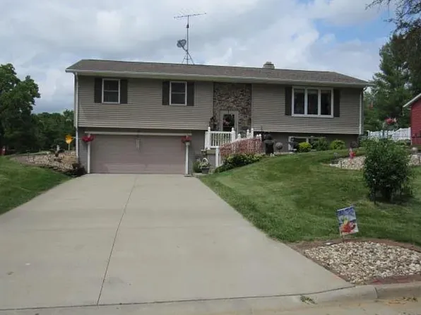 107 Monterey Trl, Monticello, IA 52310