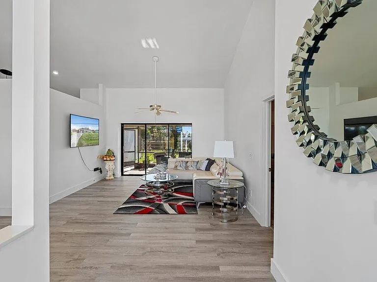 434 SW Jeanne Ave — Photo 14