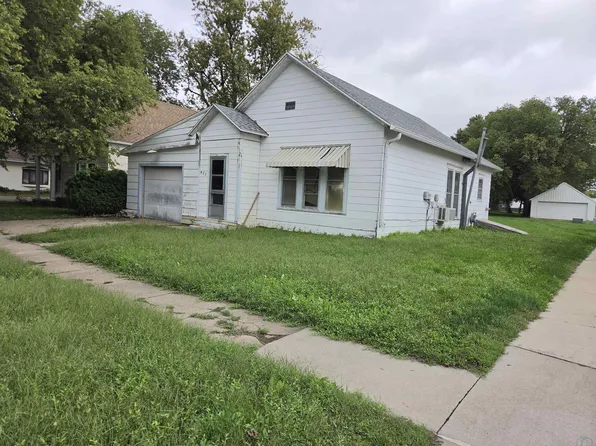 403 E Pleasant St, Elk Point, SD 57025