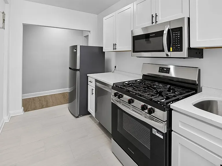1441 Somerset Pl NW #202 — Photo 9