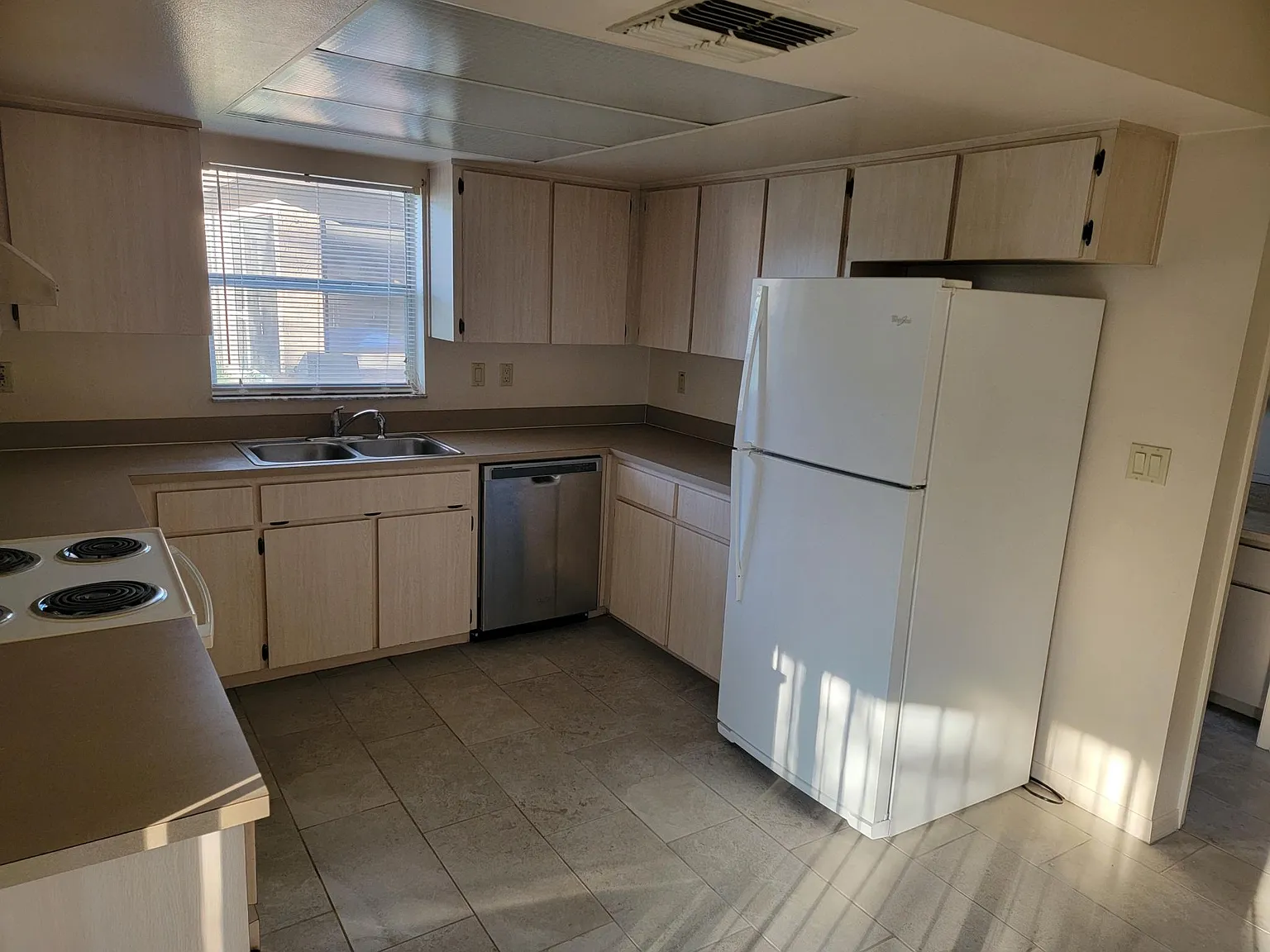 2 bed, 1.5 bath, 1250 sqft, $1,500 — Photo 4