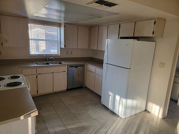 Kitchen with dishwasher, disposal, refrigerator