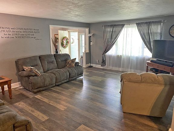 4th image of 210 Bond Ave