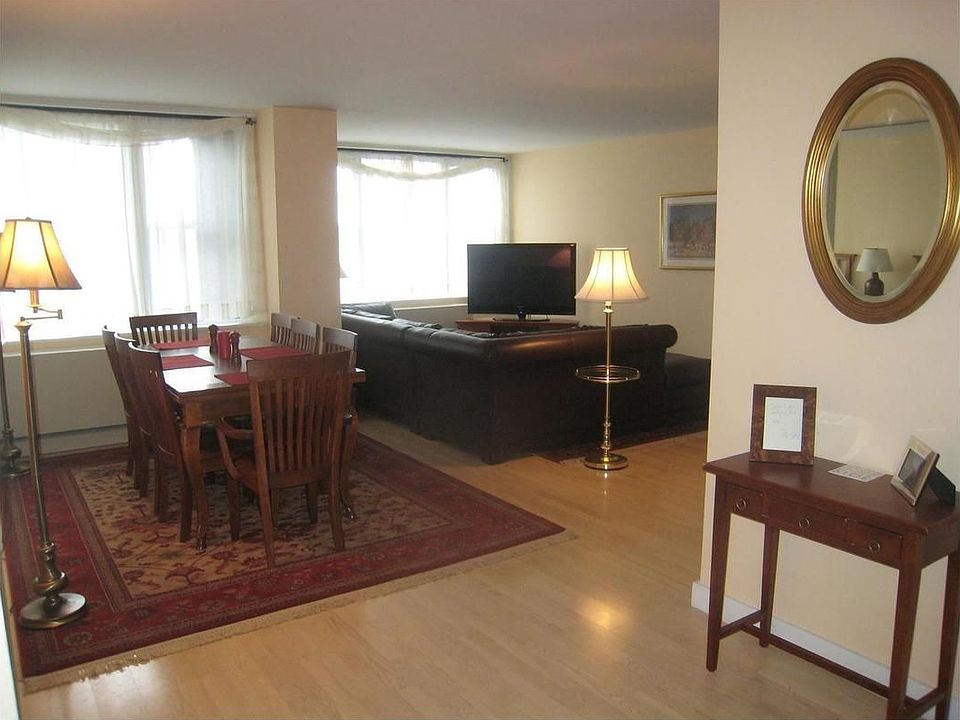 1st image of 322 W 57th St #25M1