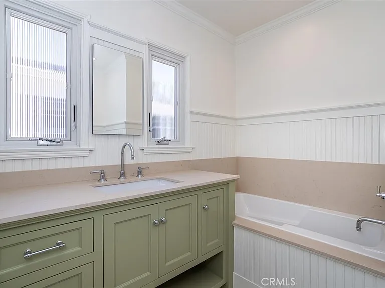 1332 Pearl St — Photo 23