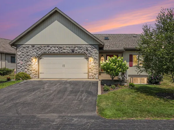404 Vienna Ln, Fremont, MI 49412