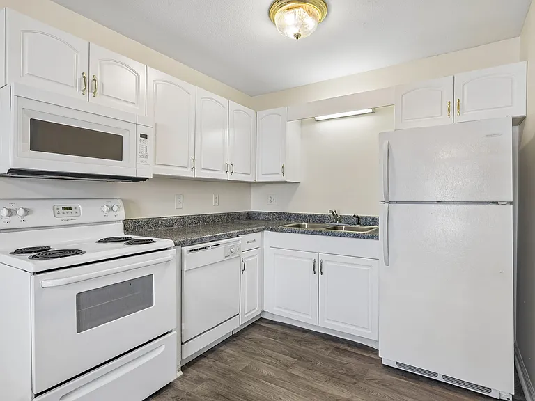 Legacy Village — Photo 91