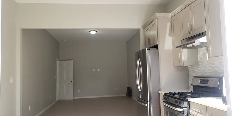 Rented by MCR Realty | media 10