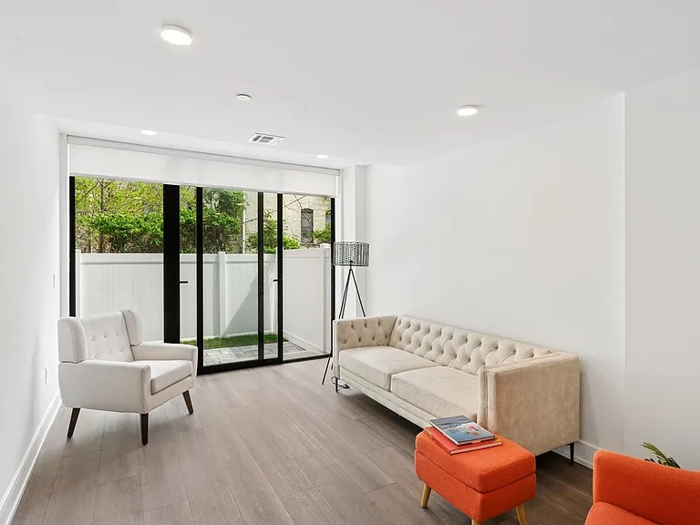 32 Jones St #102 — Photo 3