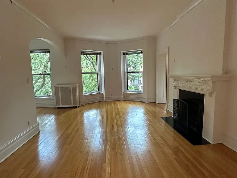 537 W Fullerton Pkwy #2 — Photo 6