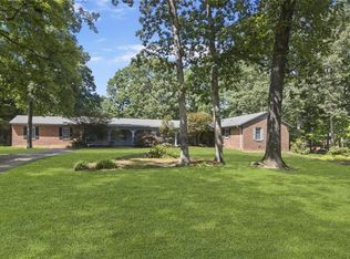 4207 Stonehenge Rd, Greensboro, NC 27406