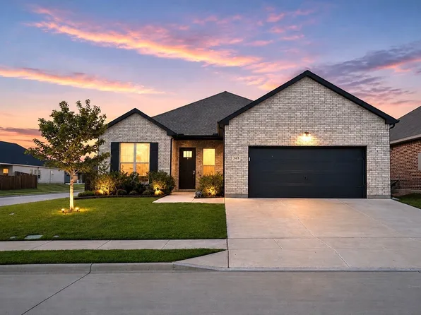 305 Chase Creek Dr, Lavon, TX 75166