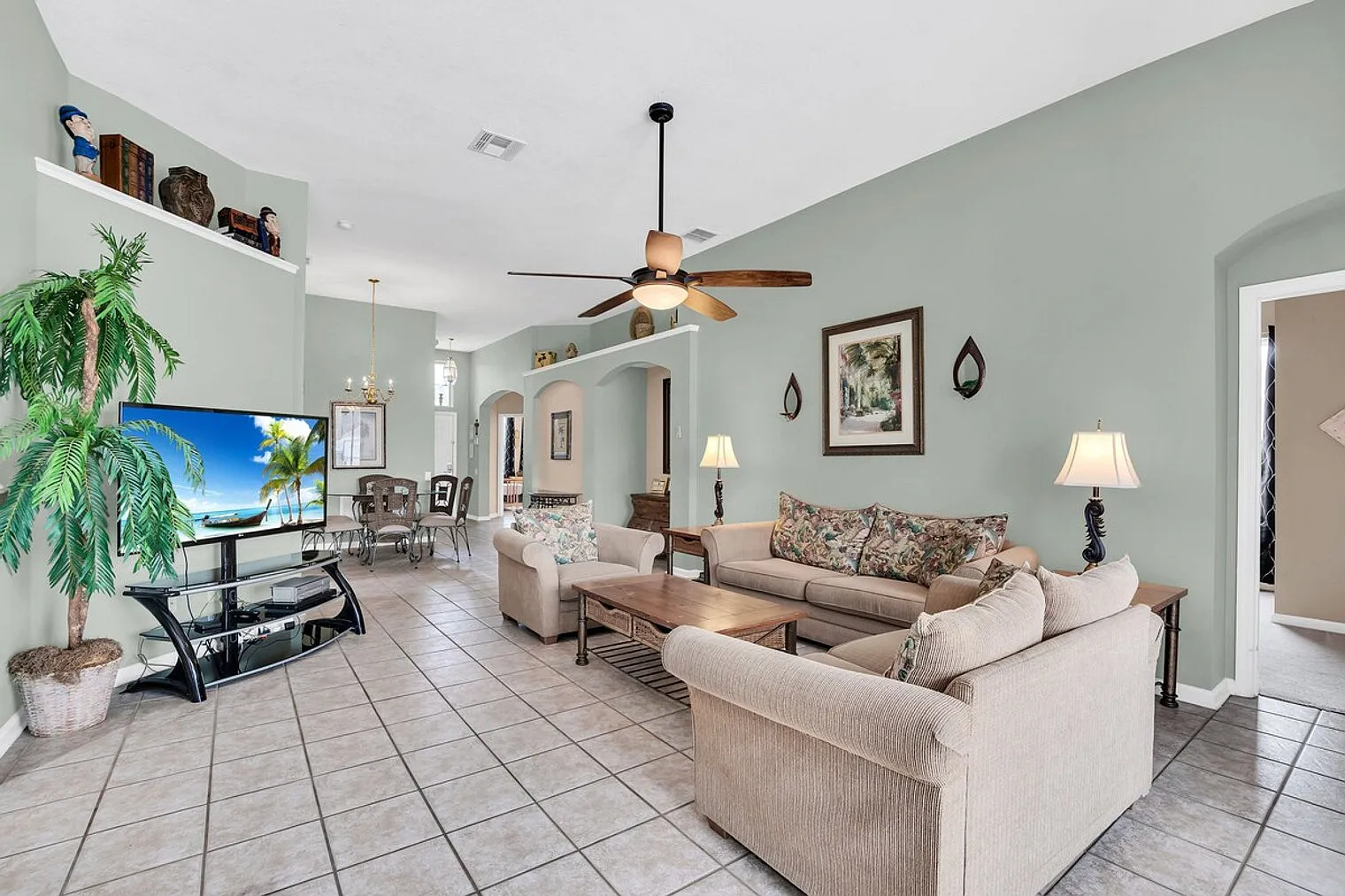 4 bed, 3.0 bath, 1840 sqft, $4,360 — Photo 2