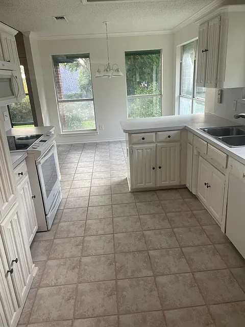 3 bed, 1888 sqft, $2,600 — Photo 3