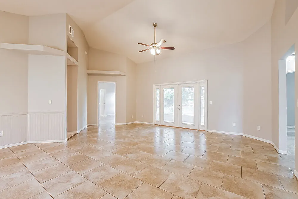 3 bed, 2.0 bath, 1474 sqft, $2,410 — Photo 4