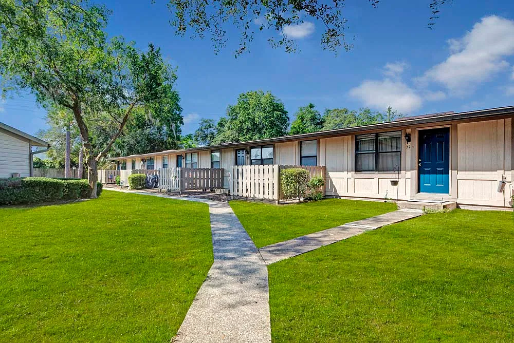 Oak Shade Apartments — Photo 2