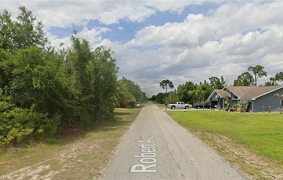 2nd image of 1019 Robert AVE