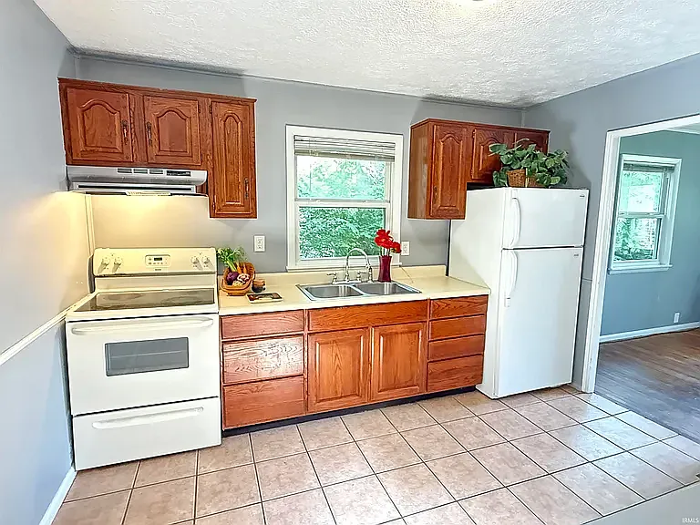 514 S Eastside Dr — Photo 4