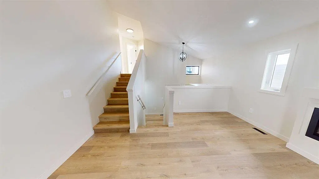 8870 85a Ave — Photo 3