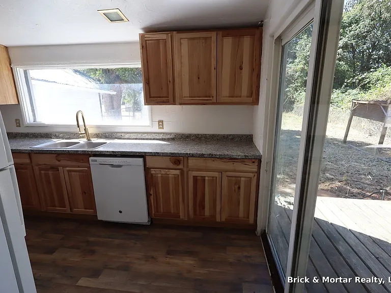 292 NE Alder St — Photo 8