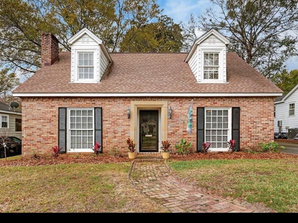 8 Elizabeth Pl
