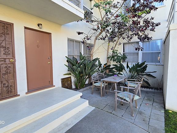 5th image of 4063 Wade St #D1